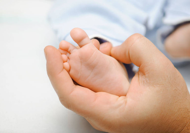 爱打扮(www.idaban.cn)，呵护宝宝足部健康，这些措施要做好12