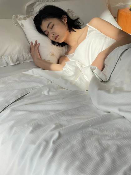 유럽과 미국에서 나가! 가벼운 고급 세탁 공물 새틴 면화! 대외 무역 봄과 여름 뽕나무 실크 고품질 소프트 푹신한 실크 퀼트 유럽과 미국에서 나가! 가벼운 고급 세탁 공물 새틴 면화! 대외 무역 봄과 여름 뽕나무 실크 고품질 소프트 푹신한 실크 퀼트