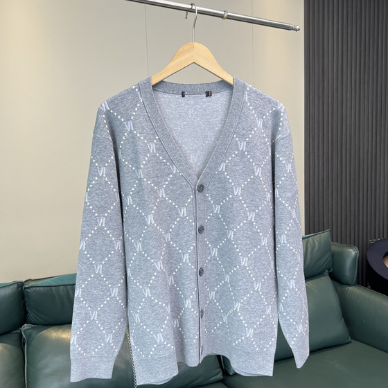 Off-season special offer! H home! Knitted soft fabric! Spring and autumn men and women's foreign trade casual cardigan sweater jacket
Off-season special offer! H home! Knitted soft fabric! Spring and autumn men and women's foreign trade casual cardigan sweater jacket