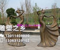 Peacock dance sculpture FRP imitation copper figure sculpture garden dance peacock dance abstract character dancer sculpture