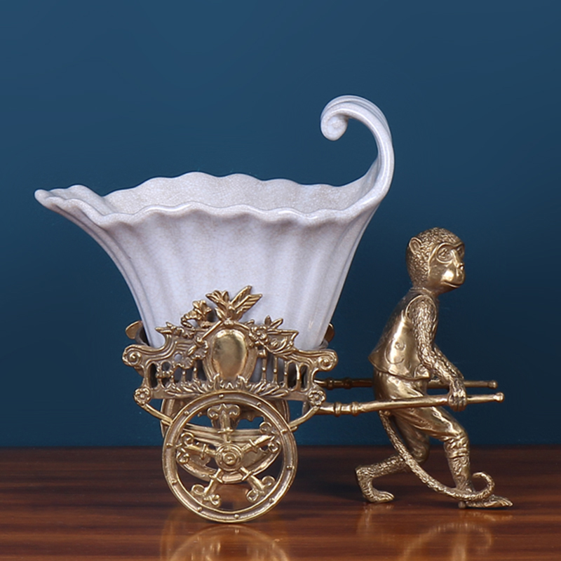 European pure copper monkey cart compote ceramics handicraft decoration wine creative home sitting room adornment is placed