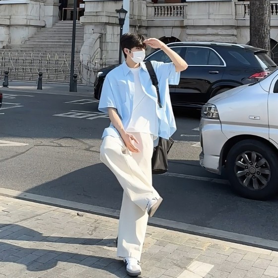 Ice silk blue short-sleeved shirt men's sunny and clean boys' outfit light blue seaside dress summer thin jacket
Ice silk blue short-sleeved shirt men's sunny and clean boys' outfit light blue seaside dress summer thin jacket