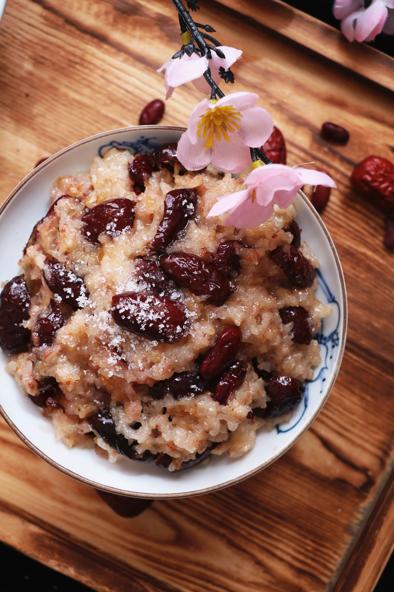 其实陕西人就叫它jing糕(四声)好多西安人也只知道念不会写 .