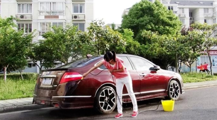 爱打扮(www.idaban.cn)，选对家用洗车机，让洗车变得更简单60