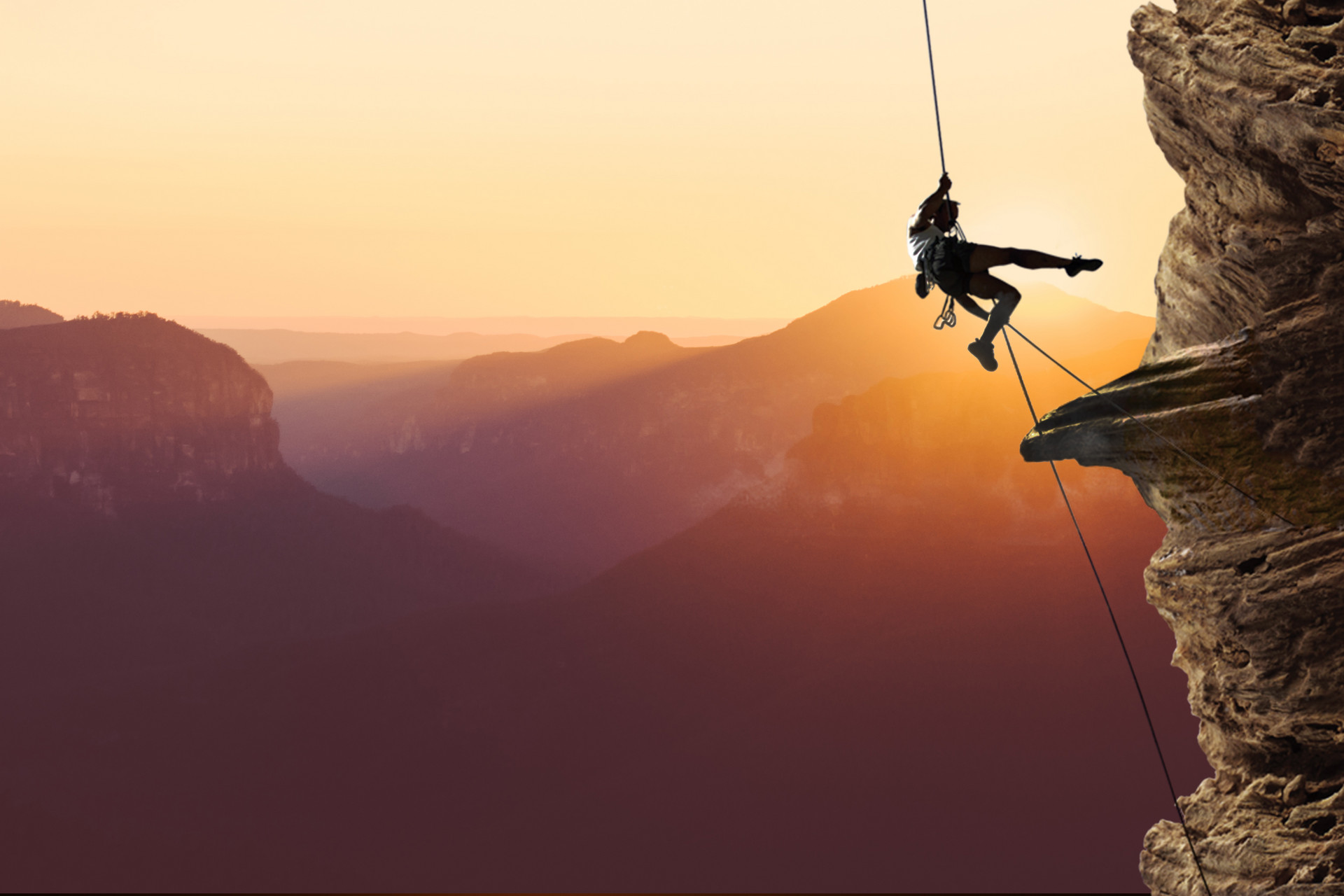 为了保证运动员在此项运动中的安全,也为了让攀登者的表现更出色,攀岩