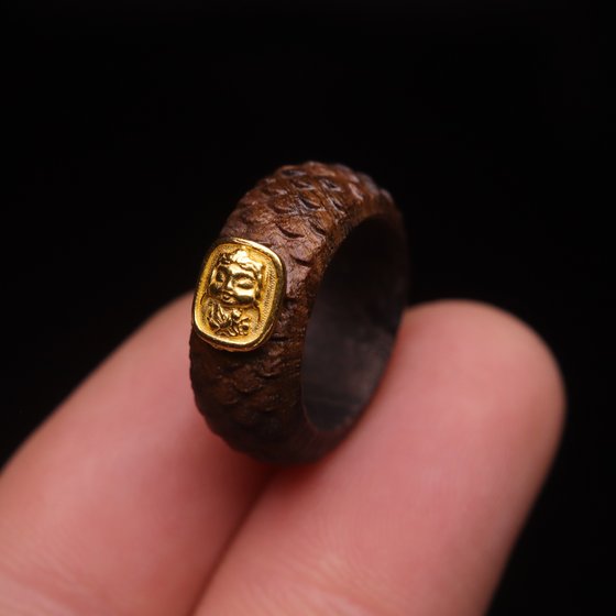 고대 금 액세서리 천연 agarwood with vin ears baby buddha 손자 수부 만트라 달리기 반지 문화 액세서리 고대 금 액세서리 천연 agarwood with vin ears baby buddha 손자 수부 만트라 달리기 반지 문화 액세서리