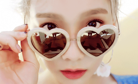 既然 我们的国货这么棒,赶紧拔草入起来,用我们迷人的"卡姿兰大眼睛