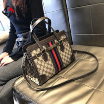 2021 new womens bag large capacity ins super fire fashion all-match Western style leather mother bag handbag messenger bag