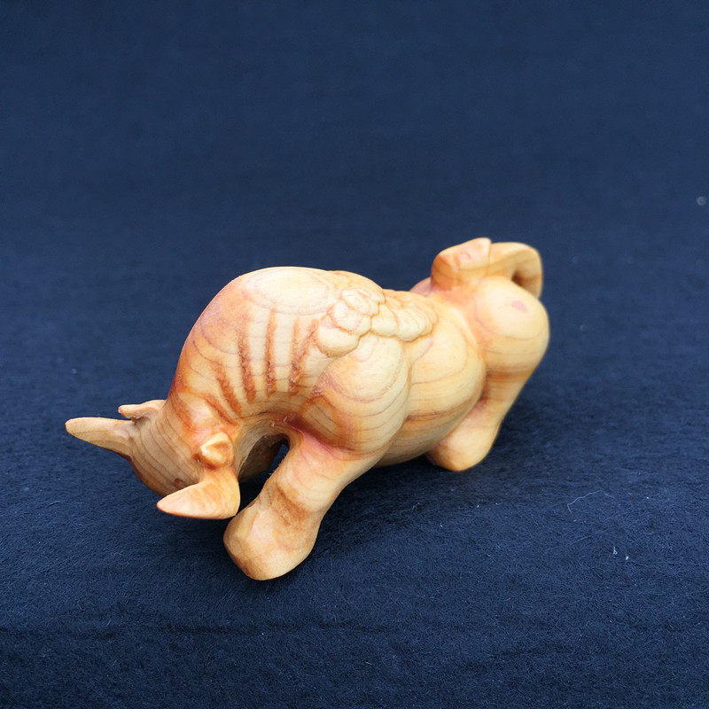 供应木雕手把件牛气冲天 生肖牛实木木质工艺品小件礼品