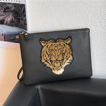 Net Red Tiger Year Casual Mens Trend Hand Take Bag of European and American Large Capacity Male Pack Han Edition Business single shoulder bag Inclined Satchel Bag