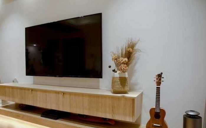 教你解决电视墙下一团糟的电线问题