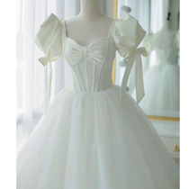 Satin French wedding dress 2023 winter new bride bride out the main yarn white small drag greeting yarn