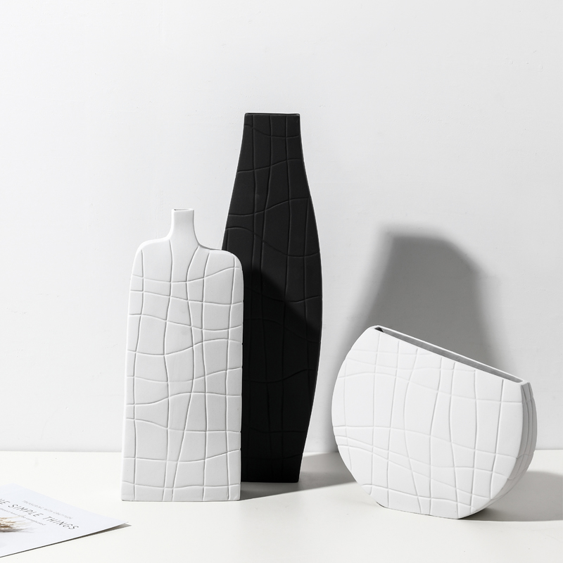 Scandinavian minimalist art between black and white ceramic vase creative geometry stripe example desktop household ornaments