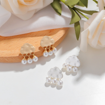 2020 New Cloud Pearl Trend Advanced Sense Fashion Temperament Original Design Japanese and Korean Students Joker Earrings Female