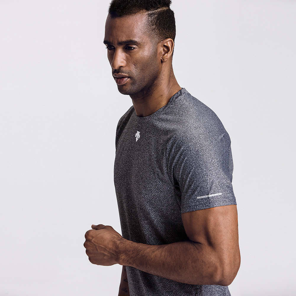 descente迪桑特男子短袖t恤修身透气功能性跑步t恤d7111rts20