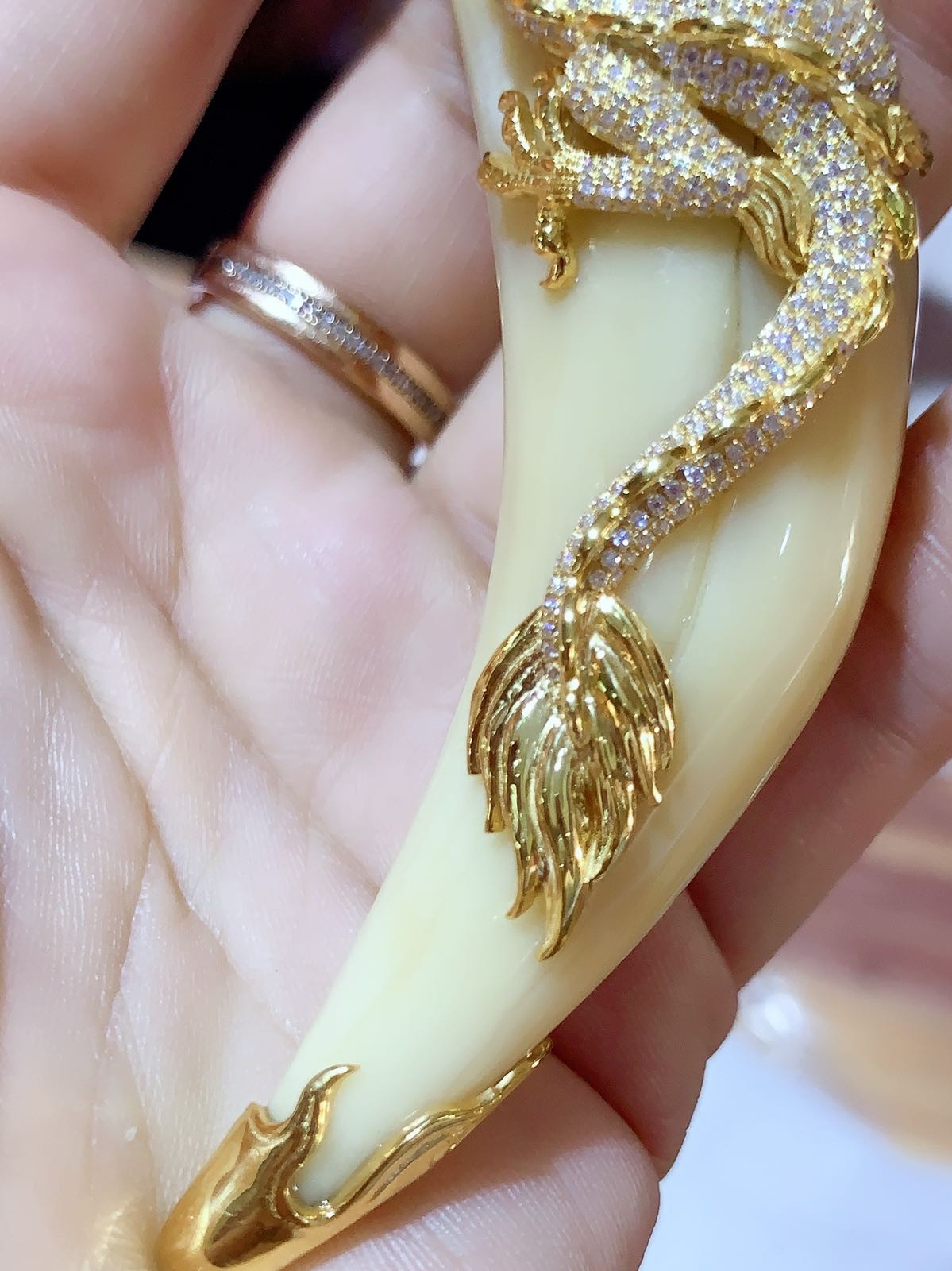 仿虎牙包金镶钻老虎爪熊爪k金定制款吊坠