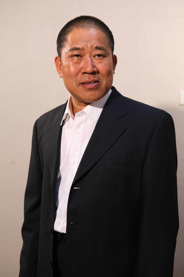 中国第一丑星 曾因长相被人轰出 但妻貌如花