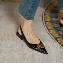 Retro metal buckle pointed flat bottom Baotou small crowdsandal sandal woman rear empty single shoe Summer genuine leather French flat bottom shoes black