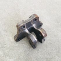 Suitable for Fukuda Daimler Auman accessories EST bend beam bracket GTL frame tube beam fixed bracket ETX