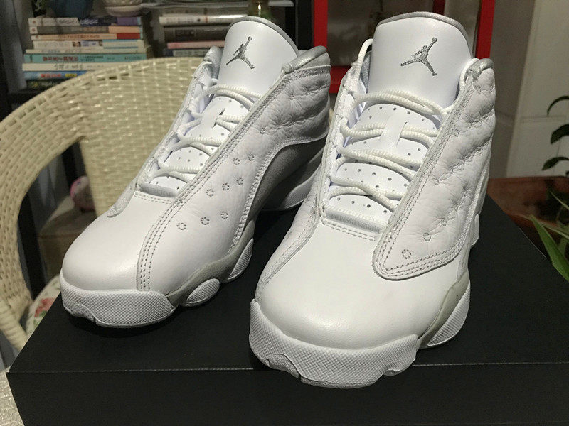 【rainbow体育】air jordan 13 low pure money aj13gs 白银 白猫