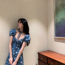 Small Daisy Broken Floral Dress 2022 New Female Summer Temperament Sexy Cashew A-word Dress Style Retro Denim Dress