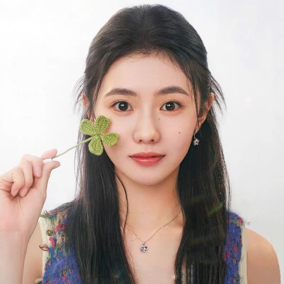 우리의 사랑에 빠지는 Liu Haocun과 Xu Zhi 같은 별 귀걸이 S925 Silver Needle High-End Earrings Earrings Women 우리의 사랑에 빠지는 Liu Haocun과 Xu Zhi 같은 별 귀걸이 S925 Silver Needle High-End Earrings Earrings Women