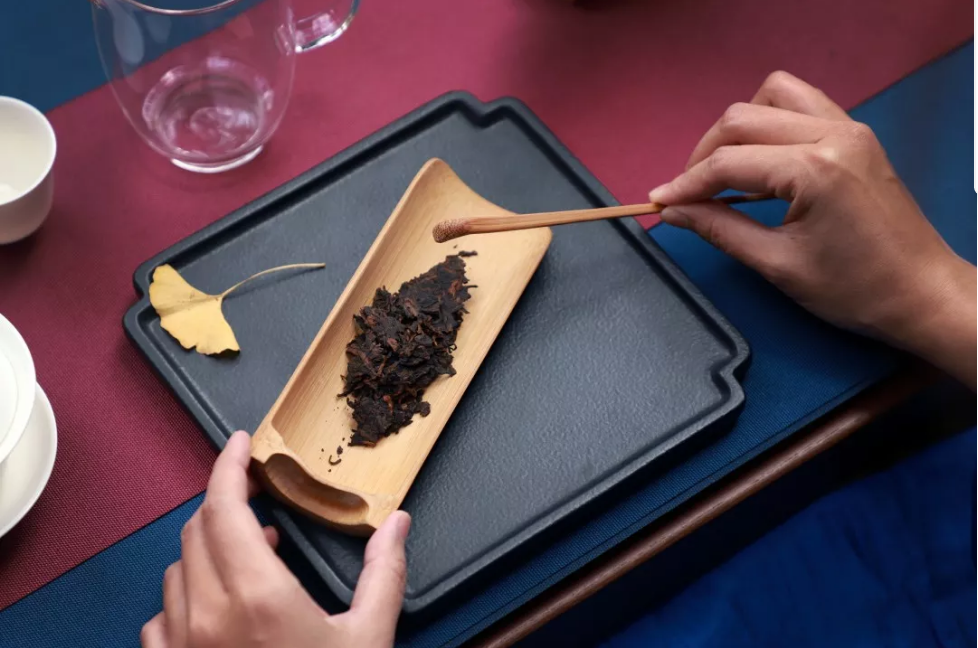 浮生闲暇半日，请君来饮这盏香茶1