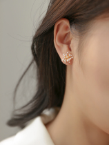 Gentle wind light luxury earrings ins simple cold wind small earrings Korean temperament Net red ear clip without ear hole female