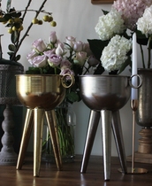 Foreign trade export original single American country style iron wrought old three-legged round pot characteristic flower pot ornaments ornaments