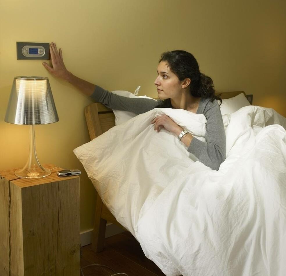 晚上睡觉不关灯的你,知道这些危害吗?