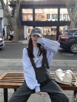 Gray design sense round neck sweater female autumn 2020 New loose Korean long sleeve Joker short coat tide