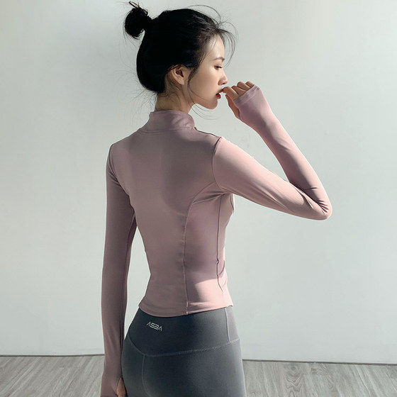 ستره نسائية رياضية بأكمام طويله مرنه وانيقه ستره نسائية رياضية بأكمام طويله مرنه وانيقه