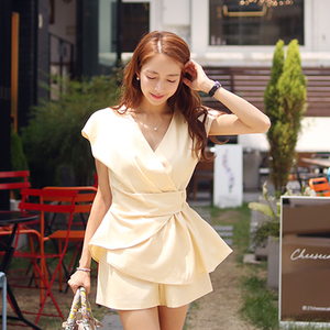 Korean summer women’s short sleeve V-neck top with ruffles and slim Shorts Set