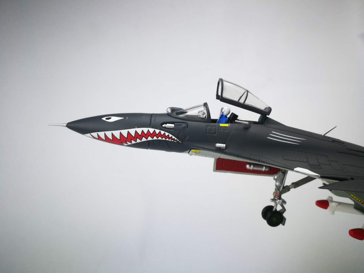 收藏1:72苏33鲨鱼战斗机模型 珍藏版航模