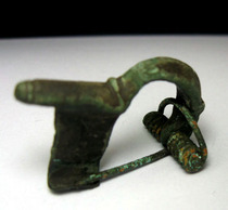 Bronze R0658A35-Ancient Roman Brooch-Complete Green Rust 3 2cm8g