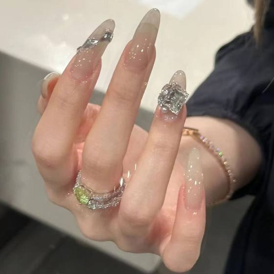 Bingtong Internet Celebrity New Style Flash Diamond Ball 완성 된 매니큐어 패치 자연스럽게 흰색 중간 길이 웨딩 네일 조각 손을 착용하는 손톱 Bingtong Internet Celebrity New Style Flash Diamond Ball 완성 된 매니큐어 패치 자연스럽게 흰색 중간 길이 웨딩 네일 조각 손을 착용하는 손톱
