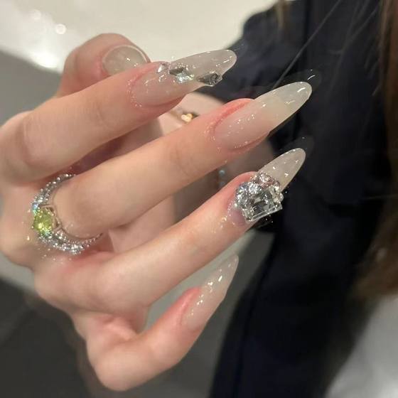 Bingtong Internet Celebrity New Style Flash Diamond Ball 완성 된 매니큐어 패치 자연스럽게 흰색 중간 길이 웨딩 네일 조각 손을 착용하는 손톱 Bingtong Internet Celebrity New Style Flash Diamond Ball 완성 된 매니큐어 패치 자연스럽게 흰색 중간 길이 웨딩 네일 조각 손을 착용하는 손톱