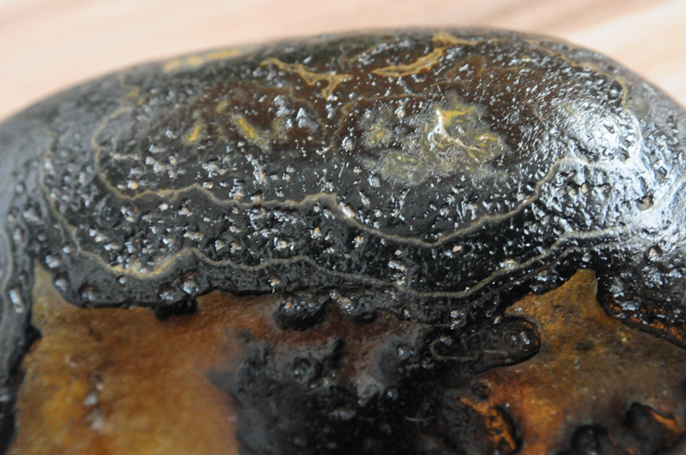 冰彩玛瑙马达加斯加玛瑙马料包邮乌鸦皮摆件