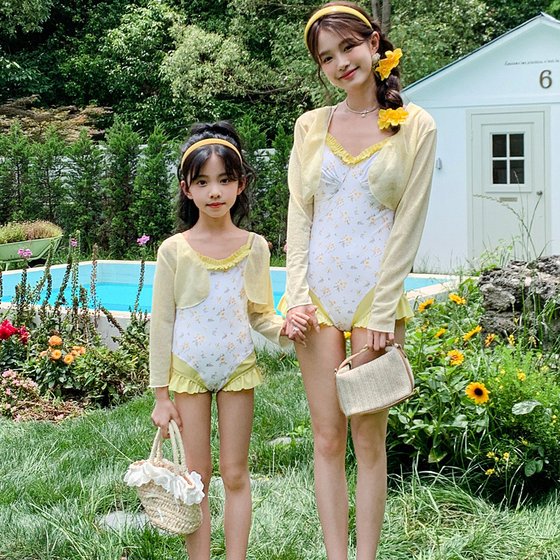 New beautiful parent-child swimsuit mother-daughter one-piece two-piece suit with blouse to make you look slim and stylish and cute princess family outfit
New beautiful parent-child swimsuit mother-daughter one-piece two-piece suit with blouse to make you look slim and stylish and cute princess family outfit