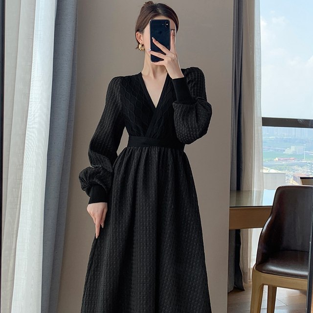2022 spring and autumn high-end quality high-end design sense small dress French Hepburn style V-neck black dress 2022 spring and autumn high-end quality high-end design sense small dress French Hepburn style V-neck black dress