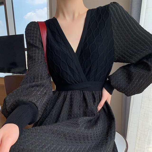 2022 spring and autumn high-end quality high-end design sense small dress French Hepburn style V-neck black dress 2022 spring and autumn high-end quality high-end design sense small dress French Hepburn style V-neck black dress