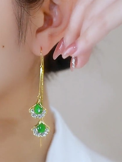 고급 슬림, 술, 골든 가지, 옥상 잎이 빛나고 절묘한 여성을위한 녹색 진고 잎 귀걸이의 잎 고급 슬림, 술, 골든 가지, 옥상 잎이 빛나고 절묘한 여성을위한 녹색 진고 잎 귀걸이의 잎