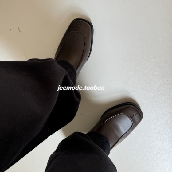 Kochi in Seoul's 2024 fall new British style square-head soft leather personality thick heel fashion thin boots short boots
Kochi in Seoul's 2024 fall new British style square-head soft leather personality thick heel fashion thin boots short boots