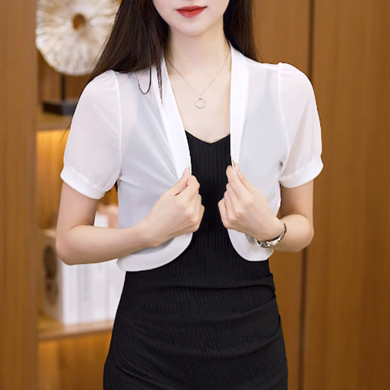 Small outer shawl with suspender skirt in summer short mesh ice silk cardigan white temperament short sleeve blouse
Small outer shawl with suspender skirt in summer short mesh ice silk cardigan white temperament short sleeve blouse
