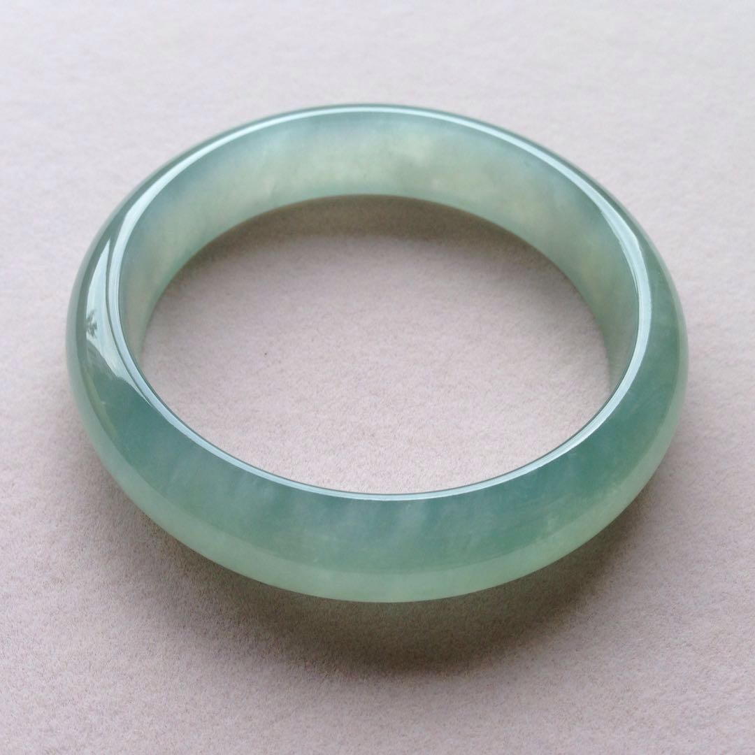 缅甸翡翠飘花手镯送母亲正合适