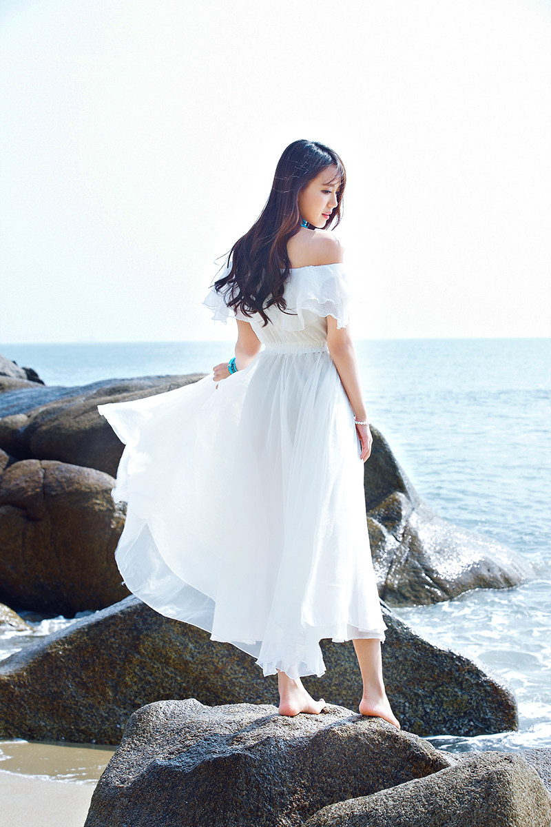 实拍度假沙滩裙抹胸雪纺连衣裙一字领露肩白色长裙海滩裙