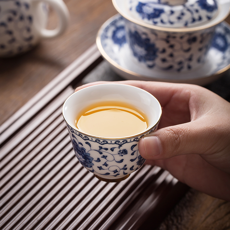 Artisan fairy blue and white porcelain tea set high - grade household ceramics kung fu tea set lid bowl of a complete set of gift boxes