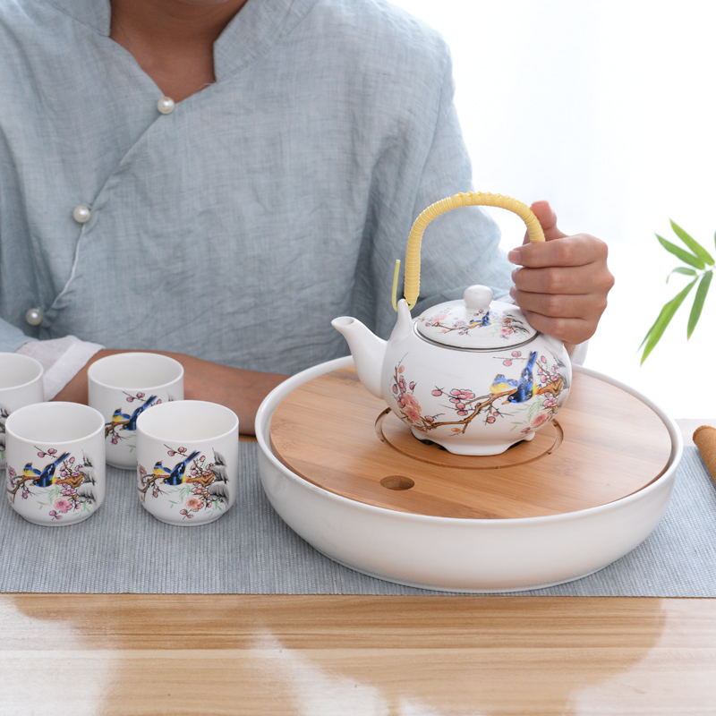 Blue and white porcelain teapot teacup tea suit household contracted and I Chinese style of a complete set of Blue and white porcelain kung fu tea tray