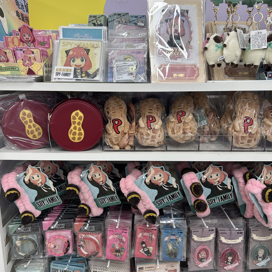 Spies Player Sofa Party Dance Series Standing Ornaments Color Paper Badge Hanging Bags Miniso MINISO
Spies Player Sofa Party Dance Series Standing Ornaments Color Paper Badge Hanging Bags Miniso MINISO