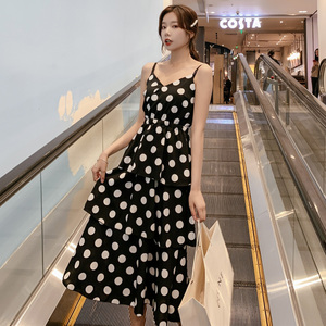 抖音闺蜜装连衣裙夏装2019chic长裙仙女蛋糕裙超仙甜美圆点吊带裙